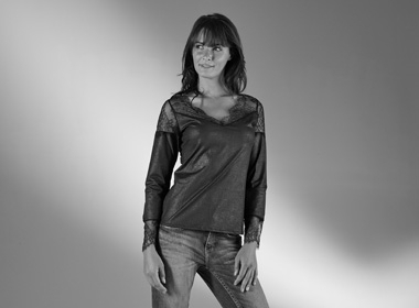 Pièces prêt-à-porter française, tunique avec dentelle Chantilly, maille effet cuir. Tuniques et tops fabriqués en France, à Chauvigny dans la Vienne (86).