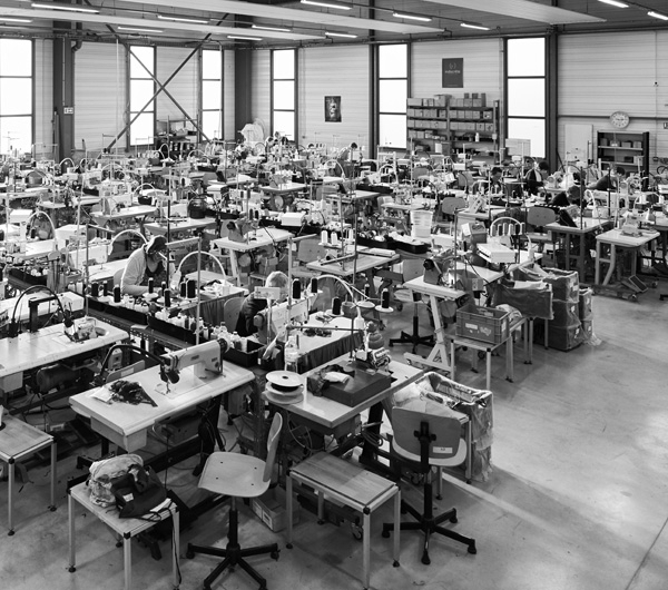 Atelier de production de lingerie française et de sous-vêtements français, indiscrète entreprise du Patrimoine Vivant, basée à Chauvigny dans la Vienne (86)